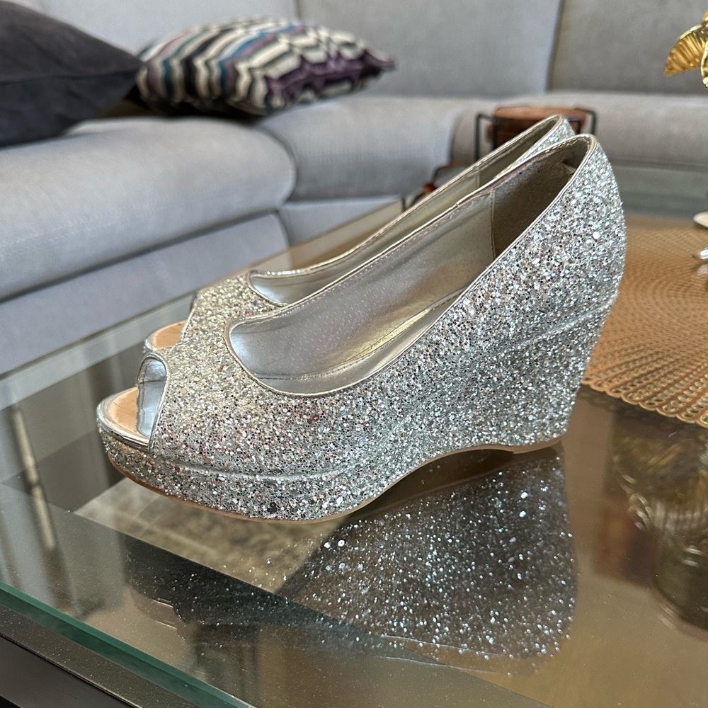 Silver sparkly pumps